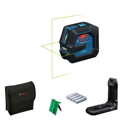 Conjunto de ferramentas Bosch com nível a laser azul, bateria, suporte, pilhas e bolsa de transporte preta.
