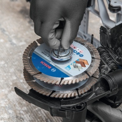 Disco de corte Bosch PRO em ferramenta elétrica com ajuste com chave Allen