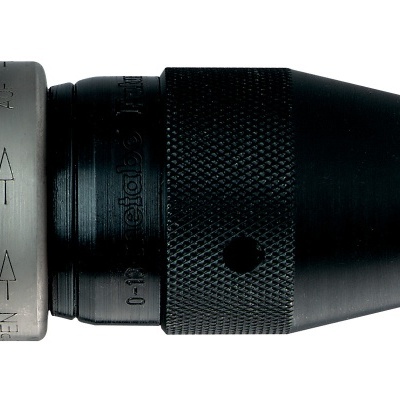 Mandril de perfuradora preto com parte metálica prateada com setas