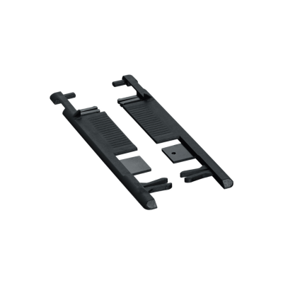 Peças pretas de plástico com encaixes num fundo branco