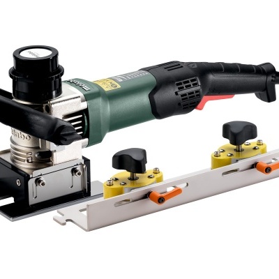 Ranhuradora elétrica verde com acessórios metálicos e amarelos