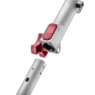 peças metálicas cinzentas com botões rosa para encaixe ajustável