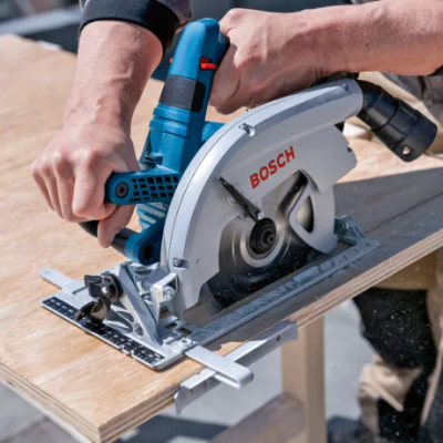 Serra circular BOSCH a cortar madeira