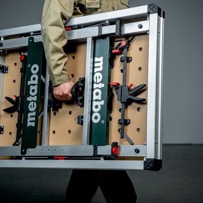 Mala Metabo em metal e madeira com logótipo verde e branco