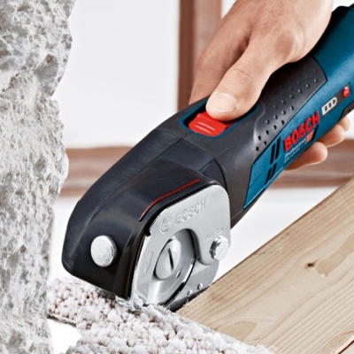 Ferramenta elétrica Bosch a cortar madeira clara