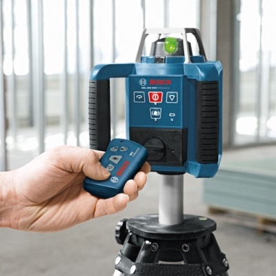 Máquina de nivelamento a laser Bosch GLL 3-80 CG azul e preta com controle remoto