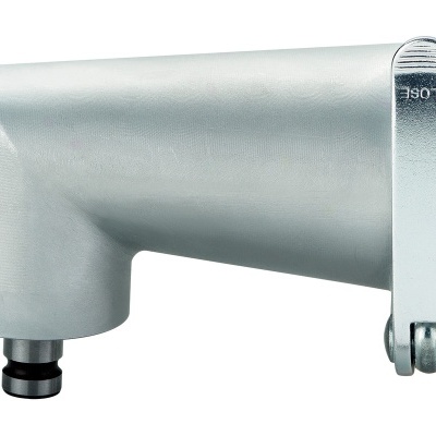 Braço metálico prateado angular com ligação articulada