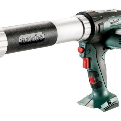 Pistola ferramenta Metabo verde escuro e preto com detalhes vermelhos. 