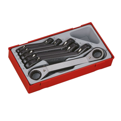 Conjunto de chaves inglesas de metal em caixa vermelha