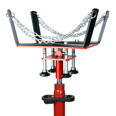 Suporte metálico vermelho e preto com corrente prateada e apoios cilíndricos