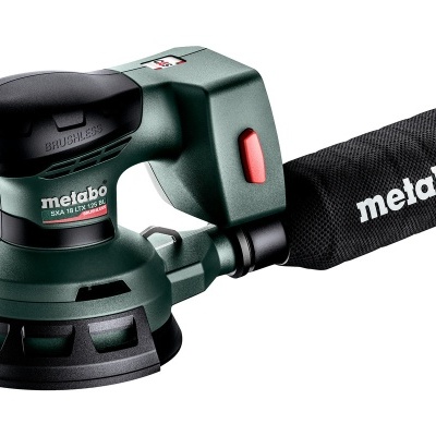 Lixadora elétrica Metabo verde e preta com saco coletor preto marcado