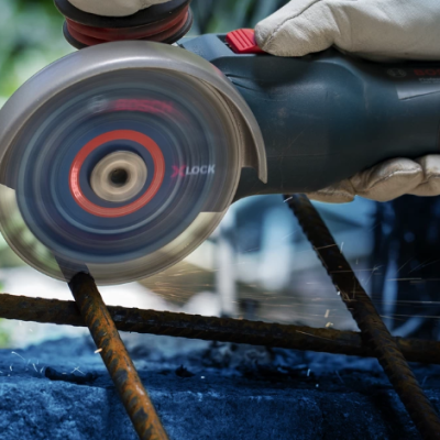 Disco de corte X-LOCK em esmerilhadora a cortar ferro