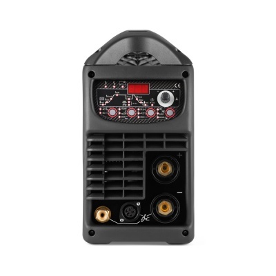 Máquina de soldar preta vista de frente com painel de controlo e conexões