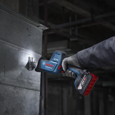 Serra sabre Bosch Professional azul e preta a cortar metal