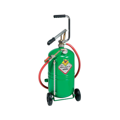 Dispensador manual de óleo verde com mangueira vermelha e rodas pretas.