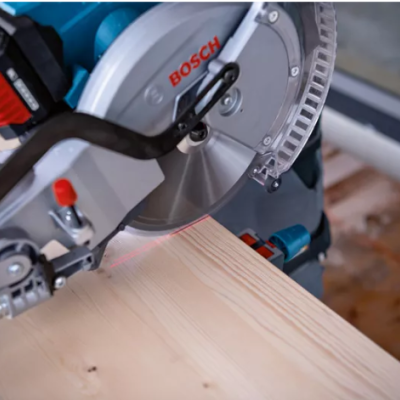 Máquina de corte Bosch para madeira com lâmina circular