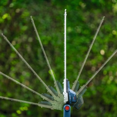Ferramenta de jardinagem azul e cinzenta com lâminas metálicas