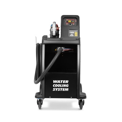 Máquina industrial preta com texto 'WATER COOLING SYSTEM' e painel digital