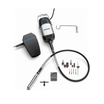 Kit conjunto de ferramentas elétricas Dremel com acessórios sobre fundo branco