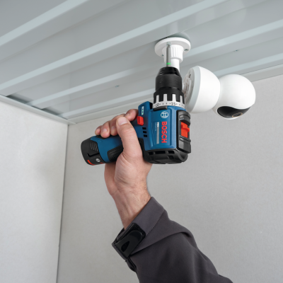 para fusadeira Bosch a instalar câmara de vigilância no teto