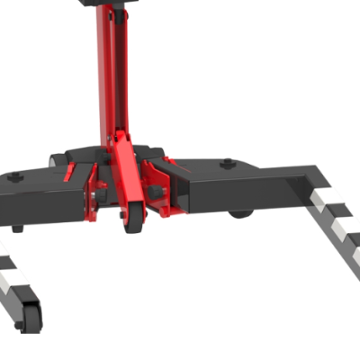 Suporte metálico vermelho e preto com braços articulados e riscas brancas e pretas nas extremidades