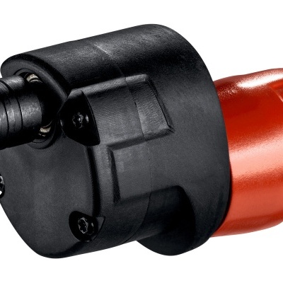 Adaptador preto e vermelho em plástico para conexão