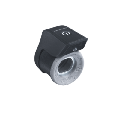 Botão preto com símbolo de power e peça metálica prateada com inscrições EZ INST