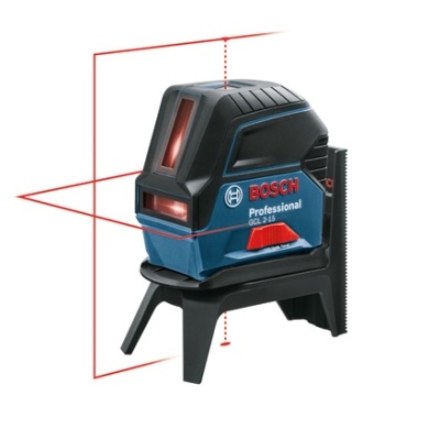 Nível a laser Bosch Professional GCL 2-15 a emitir linhas laser