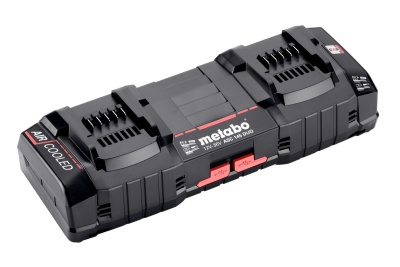 Carregador de bateria Metabo preto com dois compartimentos de carga