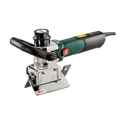 Ferramenta elétrica de corte com base metálica e alça preta