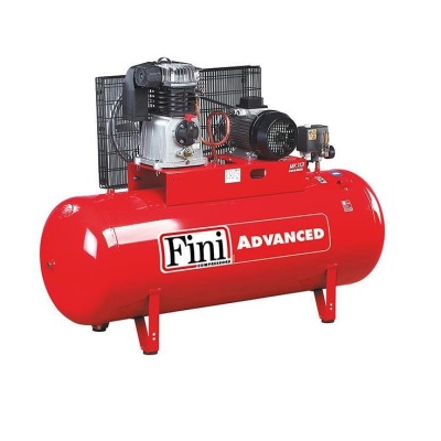 Compressor de ar Fini Advanced vermelho e preto com motor e grelha protetora