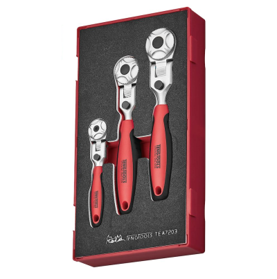 Conjunto três chaves metálicas com cabos vermelhos em caixa vermelha acolchoada