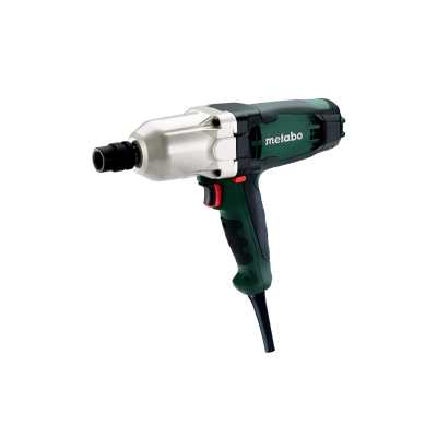 Chave de impacto elétrica Metabo verde escuro e preto com cabo