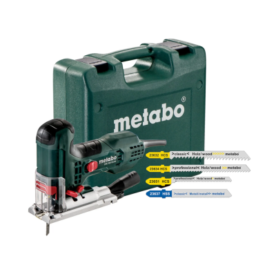 Conjunto serra tico-tico Metabo com estojo verde e várias lâminas etiquetadas