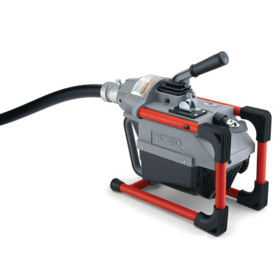Máquina eléctrica de desentupimento RIDGID com estrutura cinza e vermelha e mangueira preta