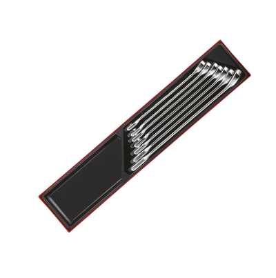 Conjunto de chaves de boca metálicas numa caixa preta com bordas vermelhas