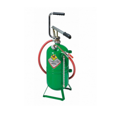 Extintor portátil verde com mangueira vermelha e alça preta