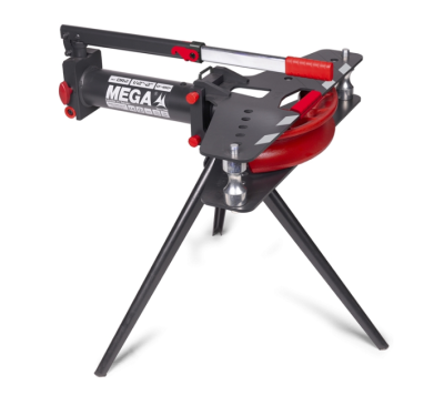 Máquina de curvar tubos preta com detalhes vermelhos e prata sobre tripé