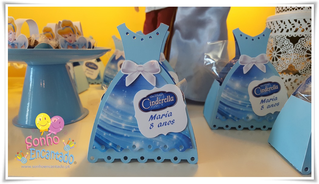 Caixinha Vestido Princesa – Caixas de papel em forma de vestido da princesa Cinderella com texto personalizado