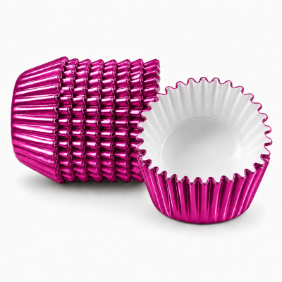 Formas de papel metálico cor de rosa para bolos