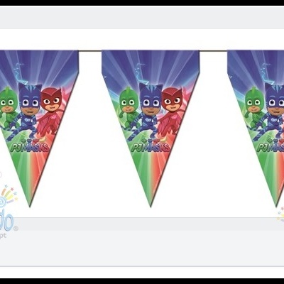 Bandeirolas triangulares PJ Masks com personagens e texto