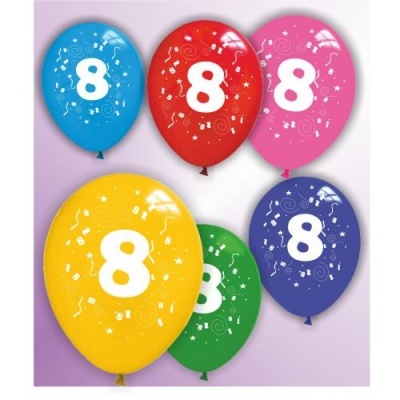Seis balões coloridos com o número 8 e decoração branca