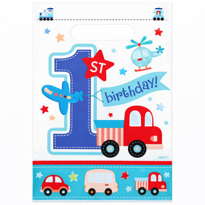 Saco plástico branco para aniversário com desenhos coloridos de veículos e texto 1ST birthday!.