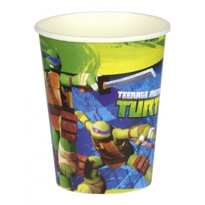 Copo de papel com desenho das Tartarugas Ninja e texto Teenage Mutant Turtles