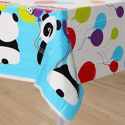 Toalha de mesa infantil com estampa de pandas e balões coloridos