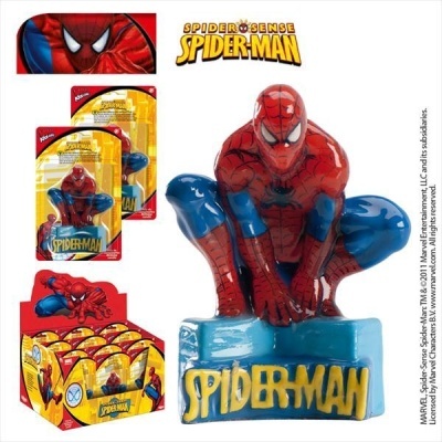 Figura do Homem-Aranha com base azul e texto amarelo SPIDER-MAN