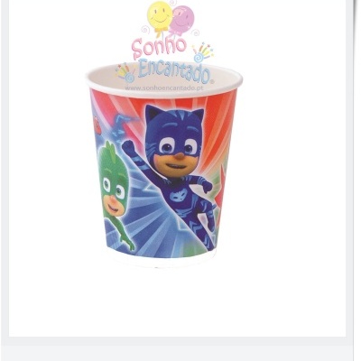Copo descartável com desenhos dos PJ Masks em azul e vermelho