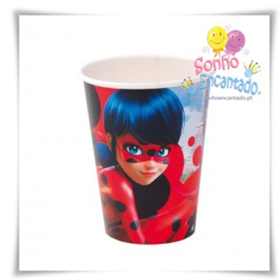 Copo de cartão com imagem da personagem Ladybug e texto Sonho Encantado