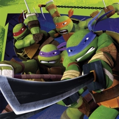 Personagens animados Tartarugas Ninja com armas e acessórios coloridos