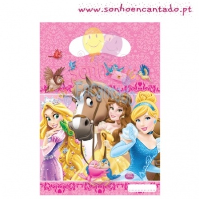 Capa rosa com princesas Disney, cavalo e animais em padrão floral